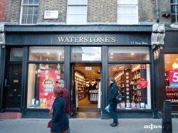 Русские бизнесмены в Англии все время кого-то спасают: Александр Мамут купил сеть Waterstone’s в тот момент, когда предыдущий владелец активно закрывал магазины в регионах и, кажется, был близок к банкротству